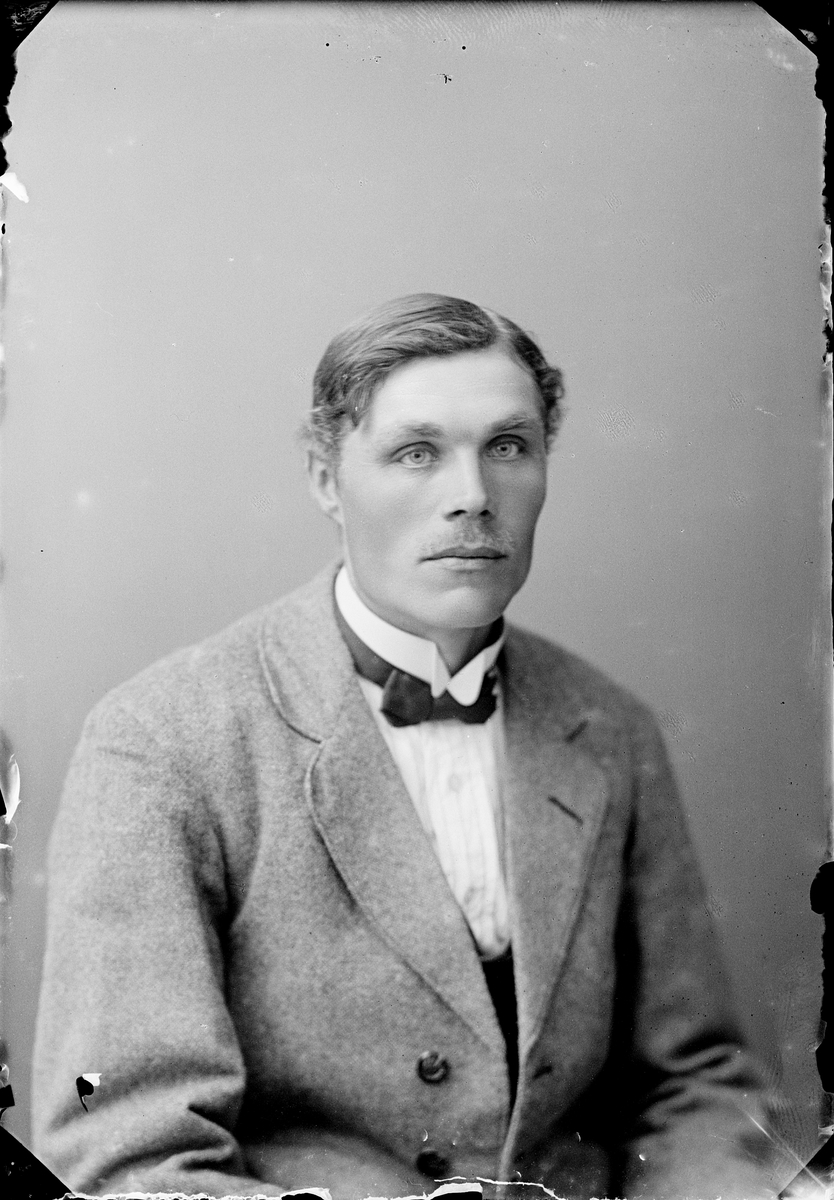 Skötsner-Edhlund, Ateljéporträtt - Karl Nordgren från Harg, Uppland 1923