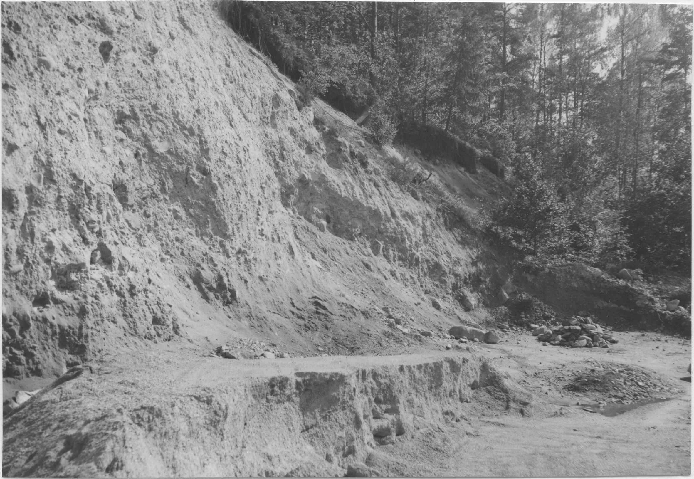Mårten Sjöbeck, Hemsjö, skärning i den grusiga moränen