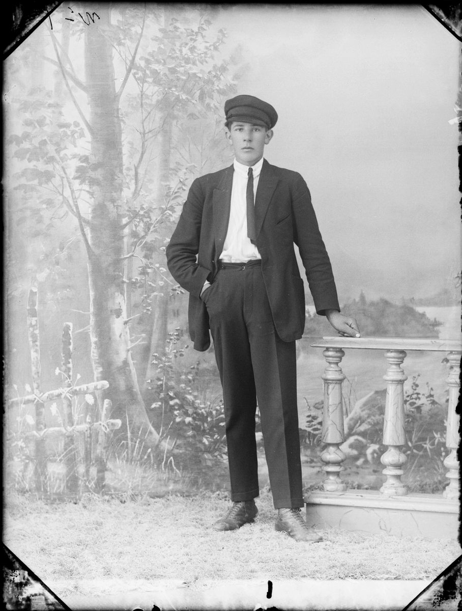 Skötsner-Edhlund, Ateljéporträtt - Einar Moberg från Singö, Uppland