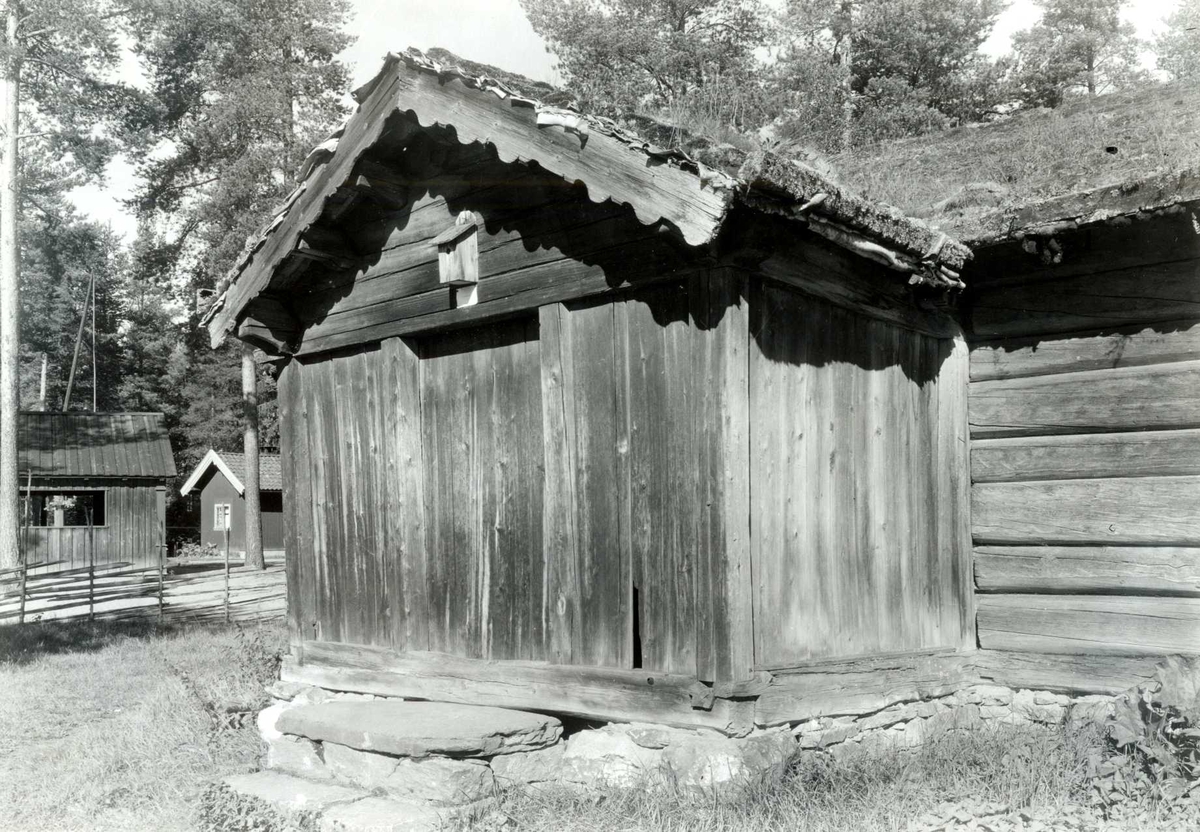 Gisle Midttun, Hansmoen, Tynset, Nord-Østerdal, Hedmark. Svalen. Stua bygd litt før 1739. Nå på Glomdalsmuseet.