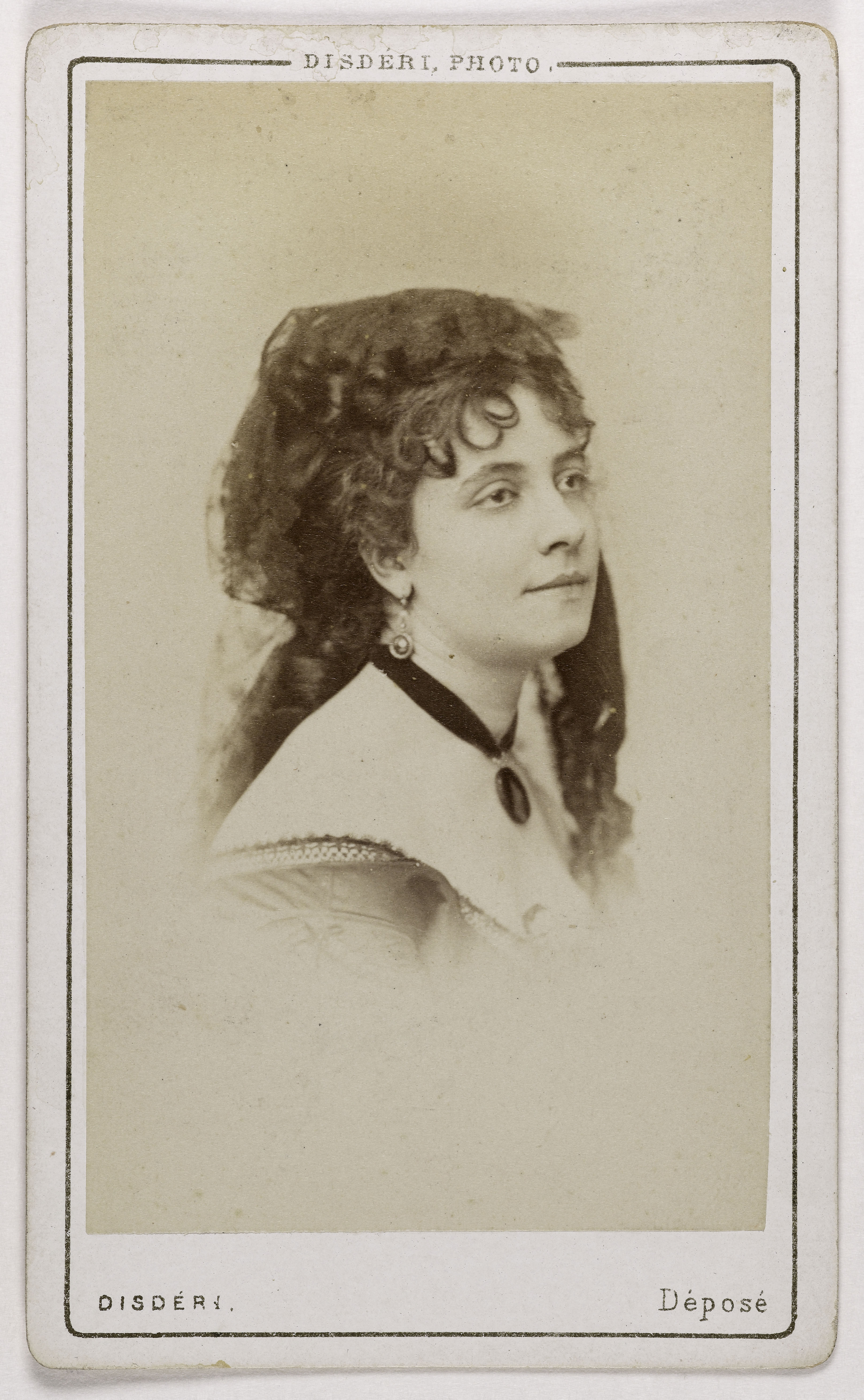 André-Adolphe-Eugène Disdéri, Portrait d'Anna Blanc (épouse Dupont-Vernon) (1848 - après 1902), (actrice)