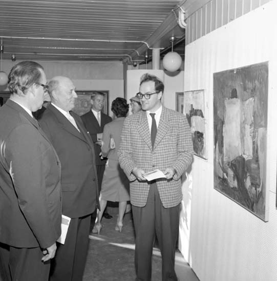 Arne Andersson, Vernissagebesökare på konstutställning i gamla bibliotekets lokaler i Uddevalla 4 oktober 1959
