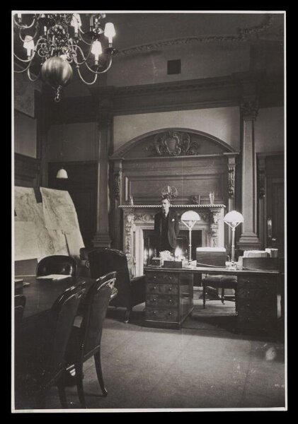 Hardy, Bert, Inside The War Office