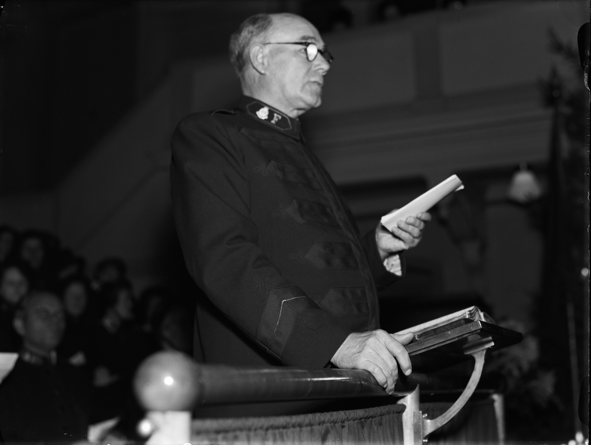 Paul Sandberg, "Frälsningsarméns 60-årsjubileum. Stort högtidsmöte på Upsalakåren i går", Uppsala december 1942