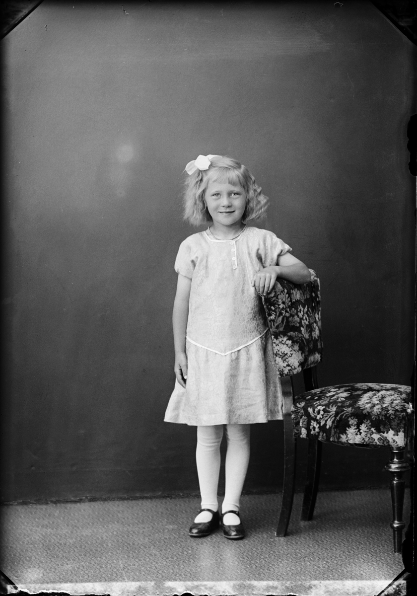 Skötsner-Edhlund, Barnporträtt - Flicka, Östhammar, Uppland