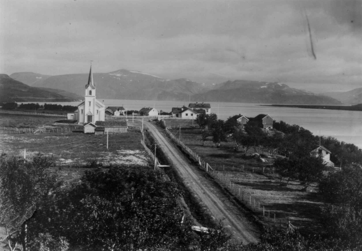 Ellisif Rannveig Wessel, Bebyggelse og landskap rundt Tana kirke 453, Tana, Finnmark, 1899.