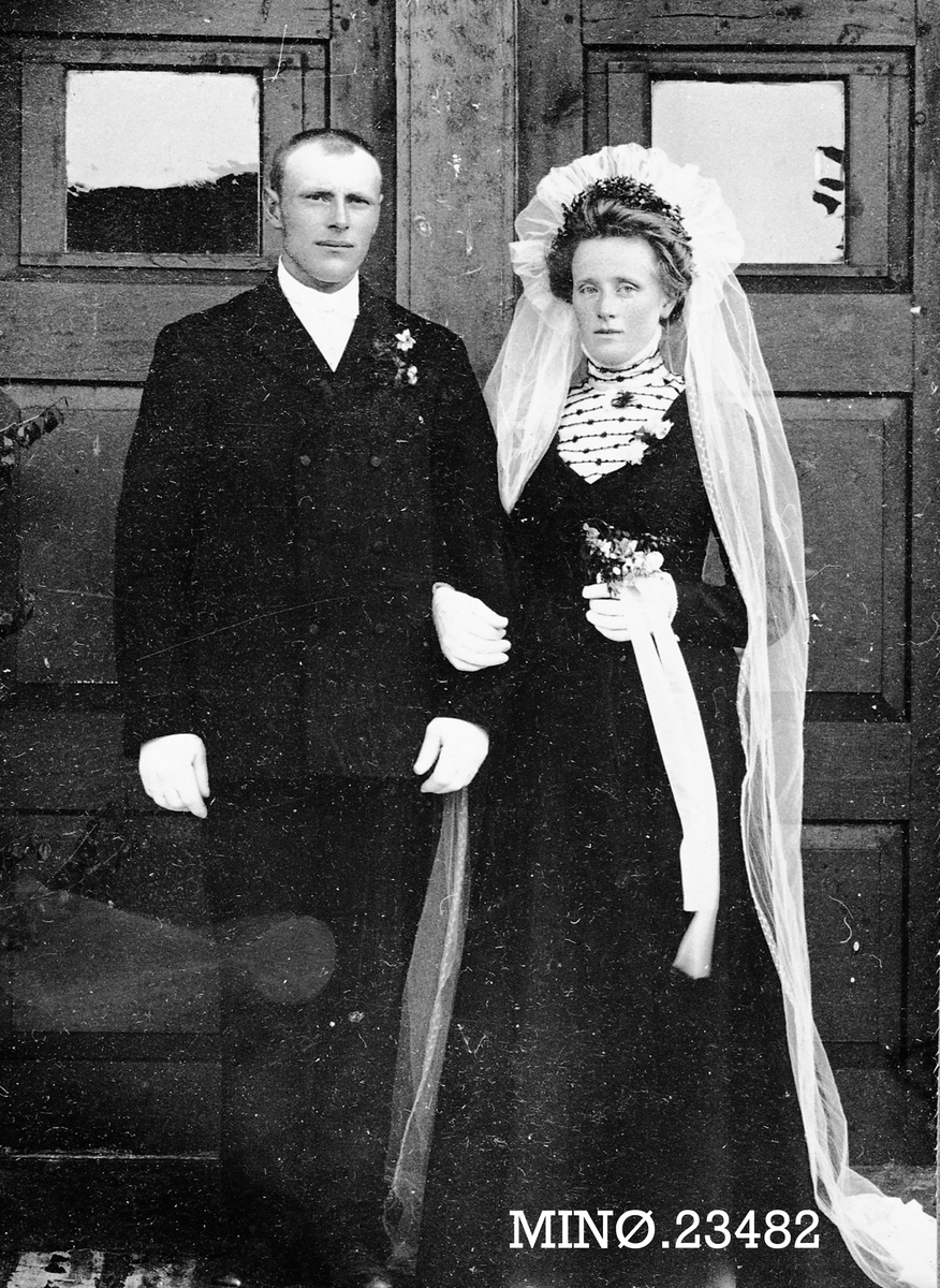 Peder J. Bredalslien, Brudebilde. Hanna og Esten Sæter
