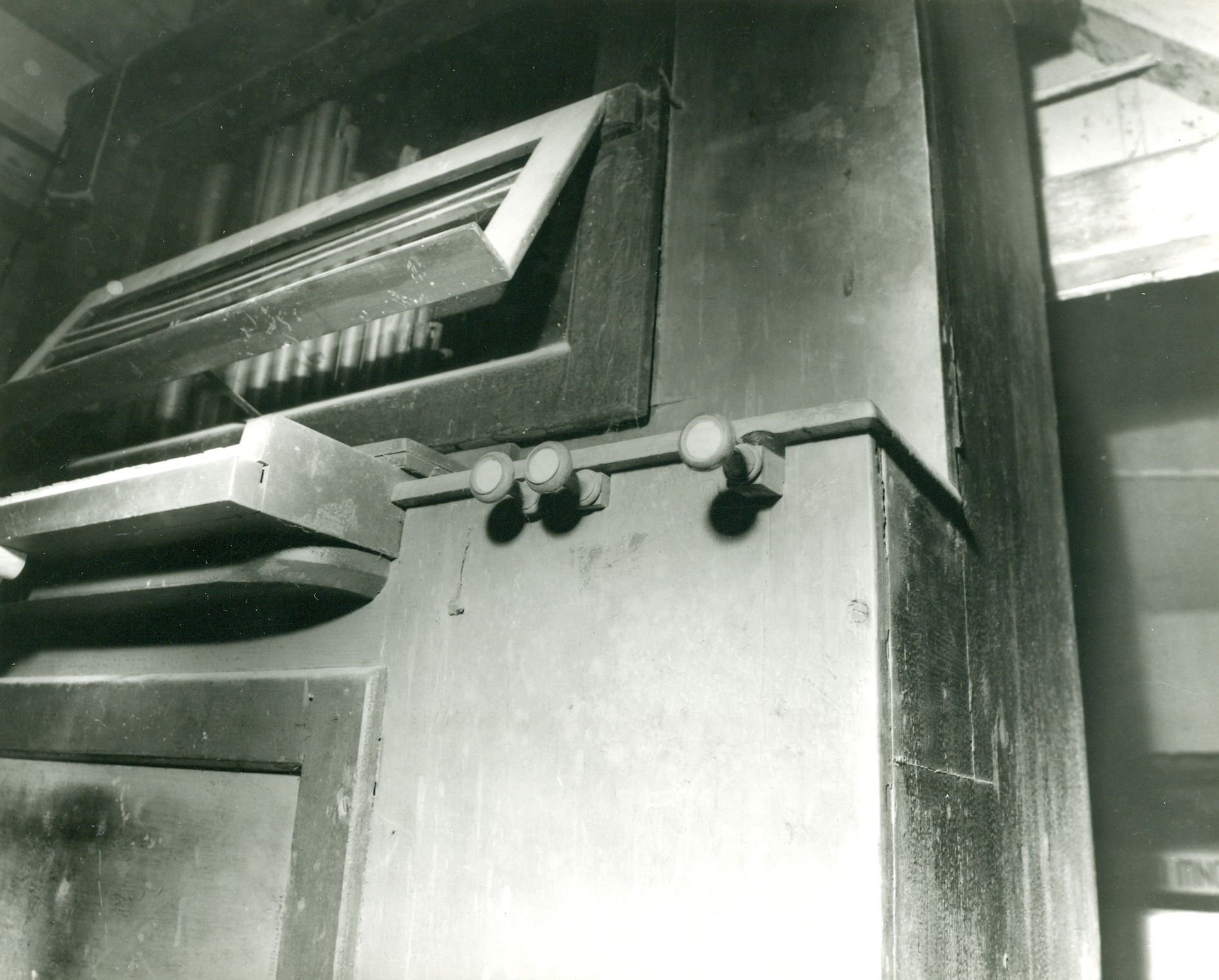 Nino Vranić, Jakuševec (Zagreb) - Župna crkva Sv. Marka - Detalj sviraonika - manubrij