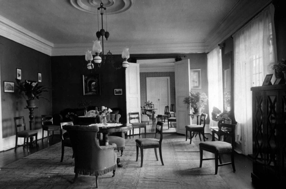 Hermann Christian Neupert, Berby gård, Idd, Østfold. Hagebruksskole for kvinner 1901-1938. Interiør. Stuer.