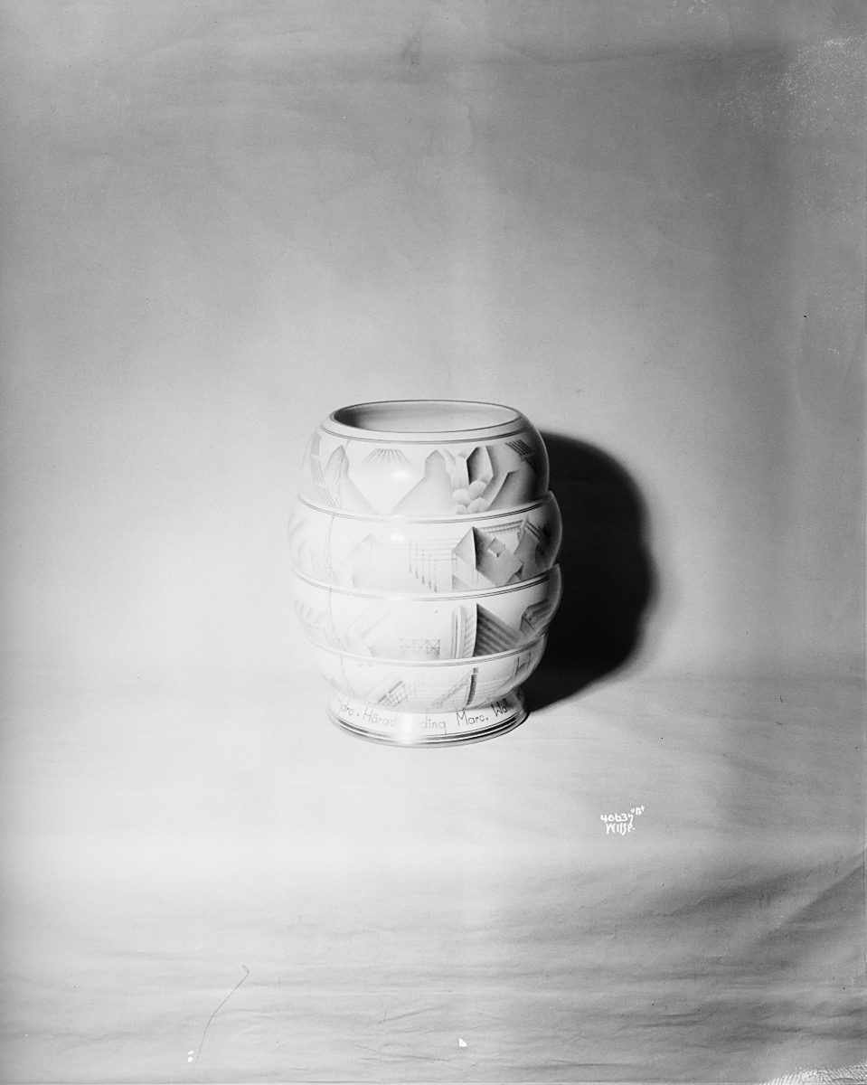 Anders Beer Wilse, Prot: Porsgrund Porselæn Hydros vase