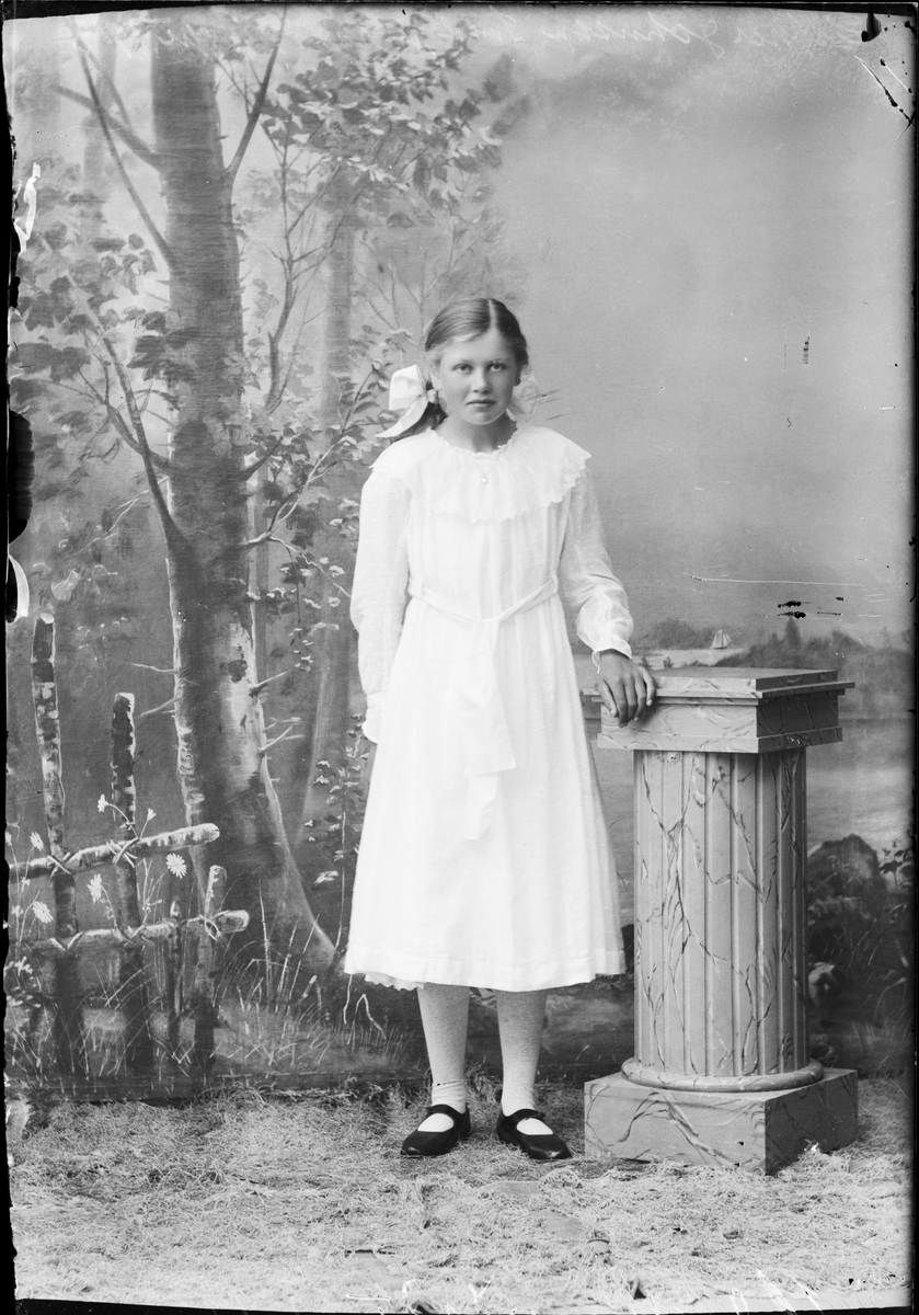 Skötsner-Edhlund, Esther Johnsson från Sund, Börstil socken, Uppland 1918