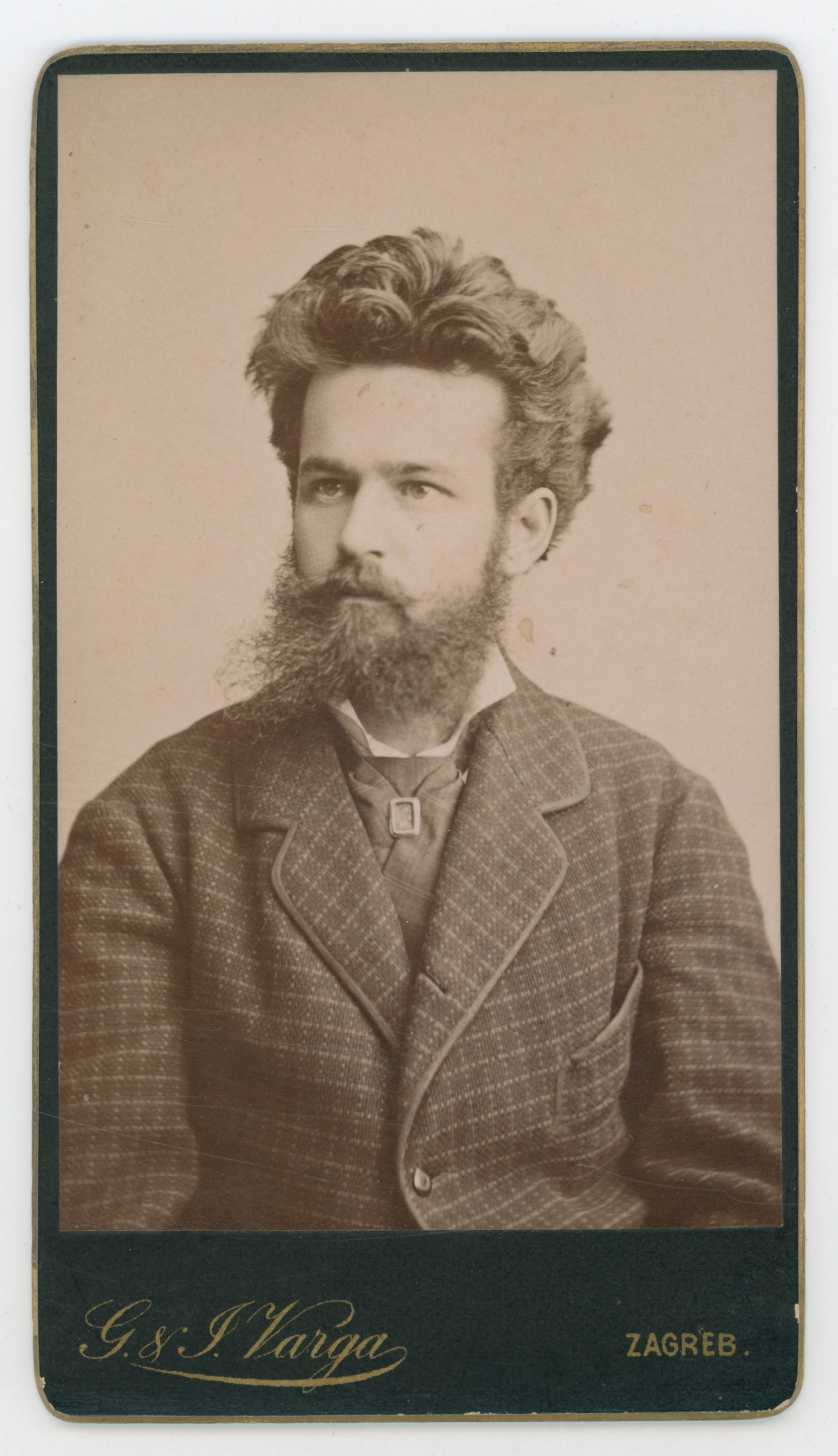 Gjuro i Ivan Varga, Portret mladića u kariranom odijelu