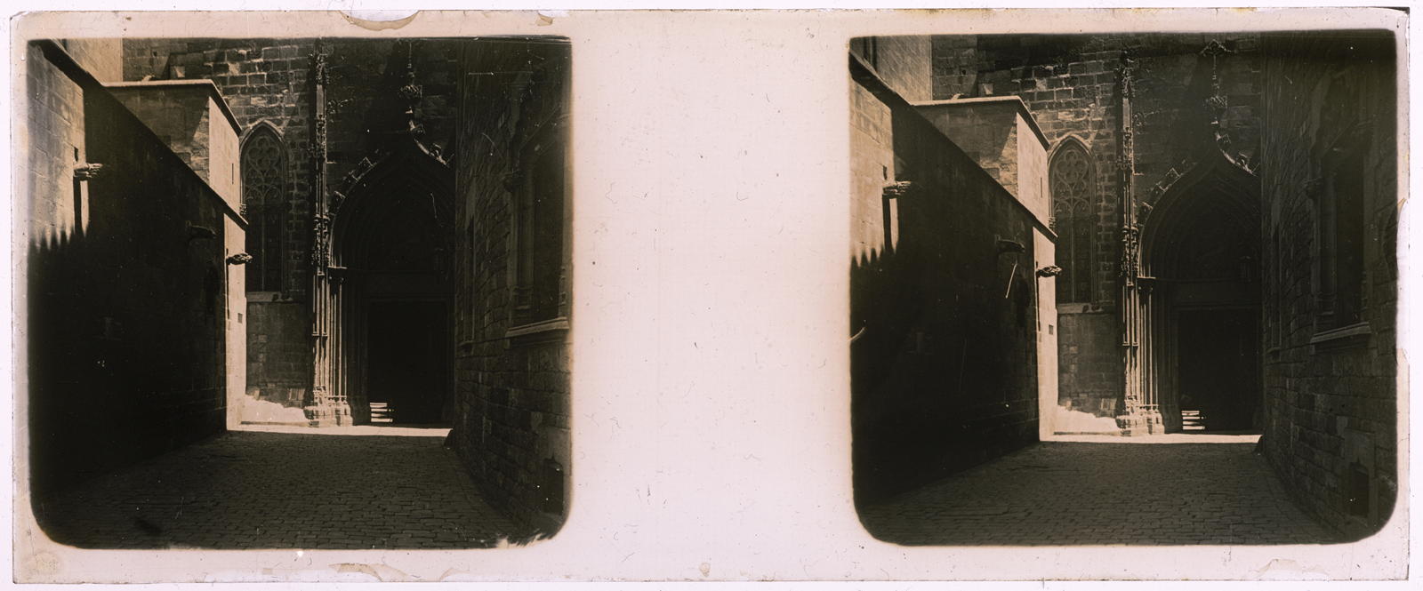 Desconegut, [Carrer i porta gòtica]