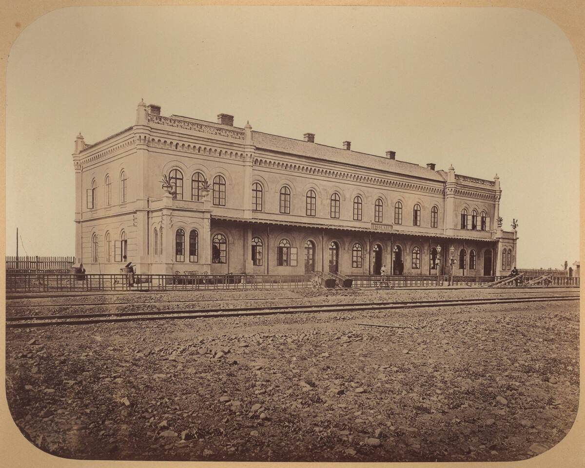 AdolfSchoonvonCorbitzthal, Lemberg-Czernowitzer Eisenbahn: Aufnahmsgebäude in Kolomea