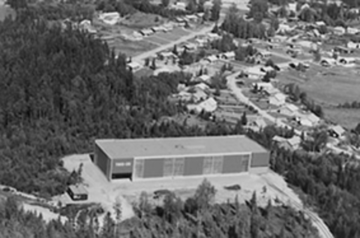 Widerøes Flyveselskap A/S, Flyfoto Thiis & Co sitt lager, Jemtlandvegen, Brumunddal.