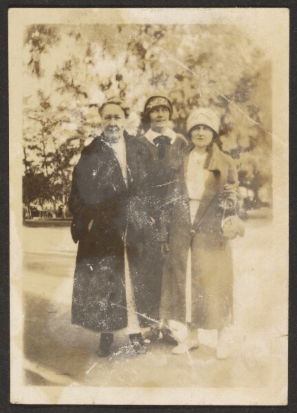 Louis Fleckenstein, [Mrs. Fleckenstein and Two Women]