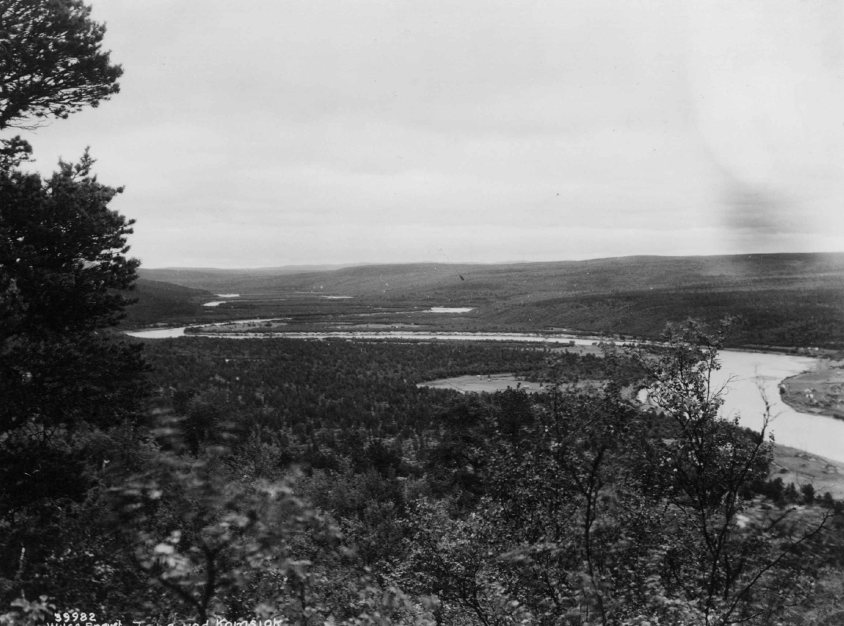 Anders Beer Wilse, Oversiktsbilde over Karasjok, 1933.