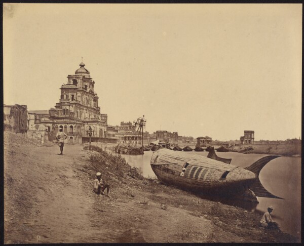 Felice Beato, Chutter Manzil Palace, with the King's Boat in the Shape of a Fish - First Attack of Sir Colin Campbell, November 1857, Lucknow