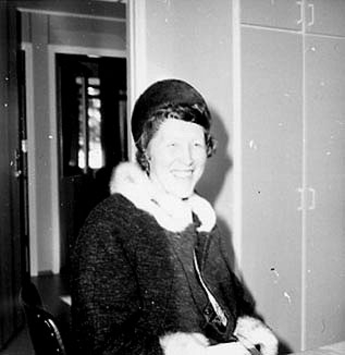 Anno Domkirkeodden, PORTRETT: DAME MED YTTERKLÆR, INTERIØR: STANGE SYKEHUS, VINTER, STANGEBYEN