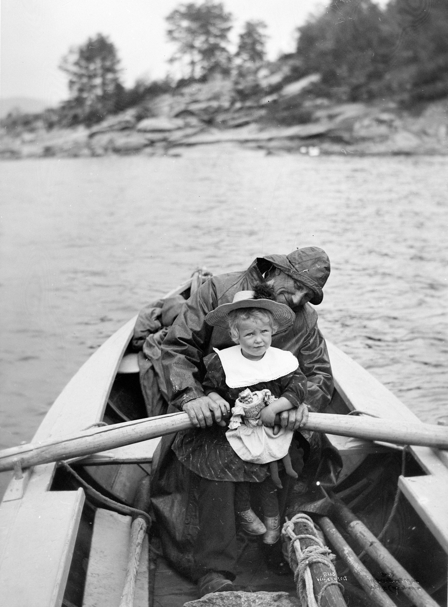 Anders Beer Wilse, Prot: Genere - Lodsen og barnebarn - hjelper at ro 6/8 1904