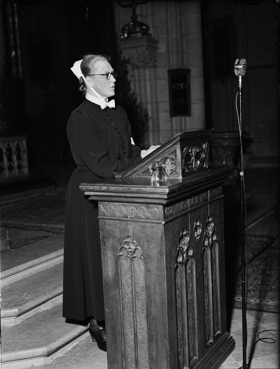 Paul Sandberg, Föreståndare Elisabet Dillner högtidstalar på Uppsala sjuksköterskehems sjuksköterskeskolas sköterskeinvigning i Uppsala domkyrka