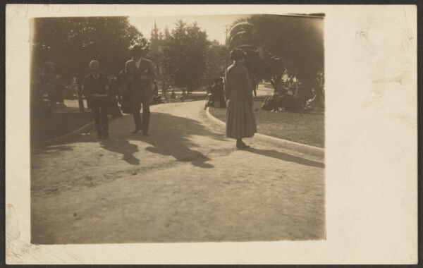 Louis Fleckenstein, [Figures on Parkway]