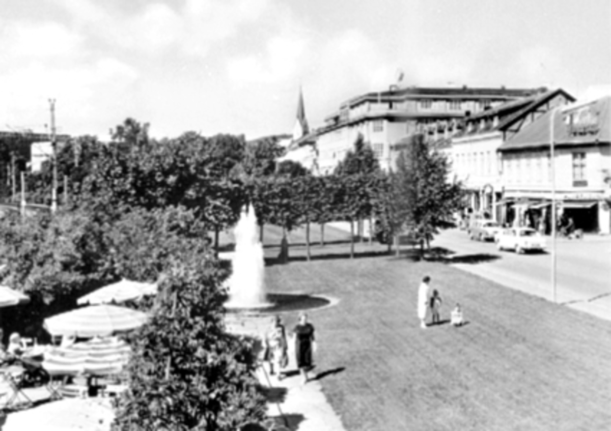 Anno Domkirkeodden, OVERSIKT FRA VICTORIAHAVEN, UTERESTAURANT, STRANDGATEPARKEN, FONTENE, FOLKELIV