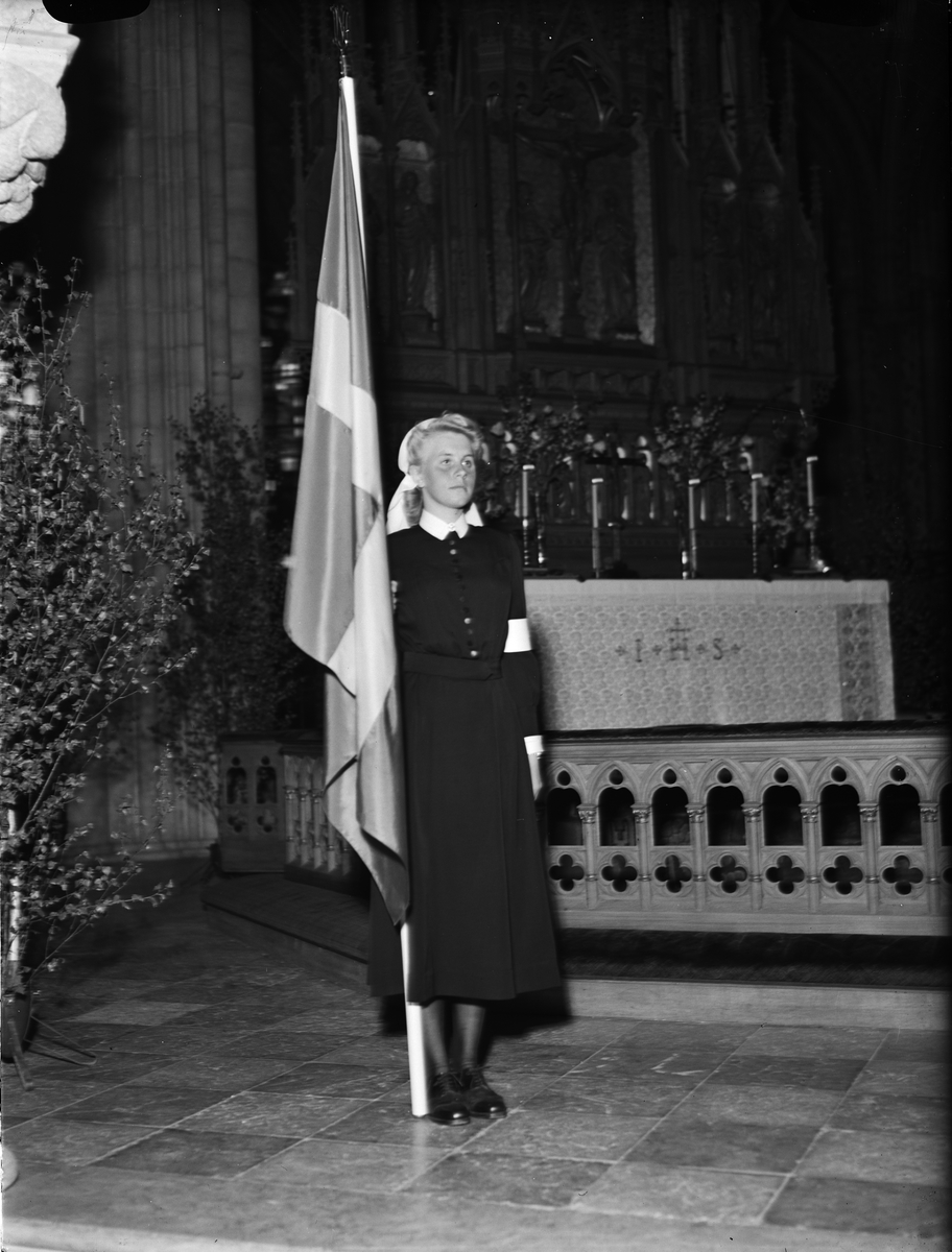 Paul Sandberg, Sjuksköterska med Sveriges nationalflagga på Uppsala sjuksköterskehems sjuksköterskeskolas sköterskeinvigning i Uppsala domkyrka