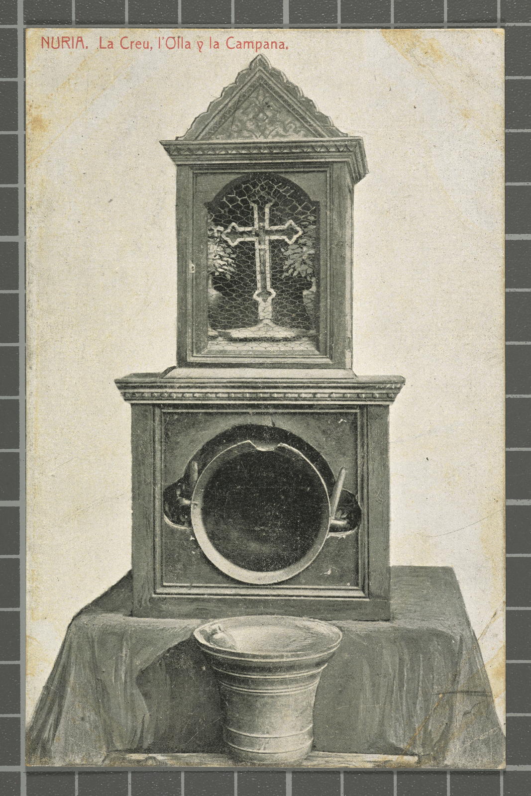 Desconegut, Nuria. The Cross, the Olla y la Campana