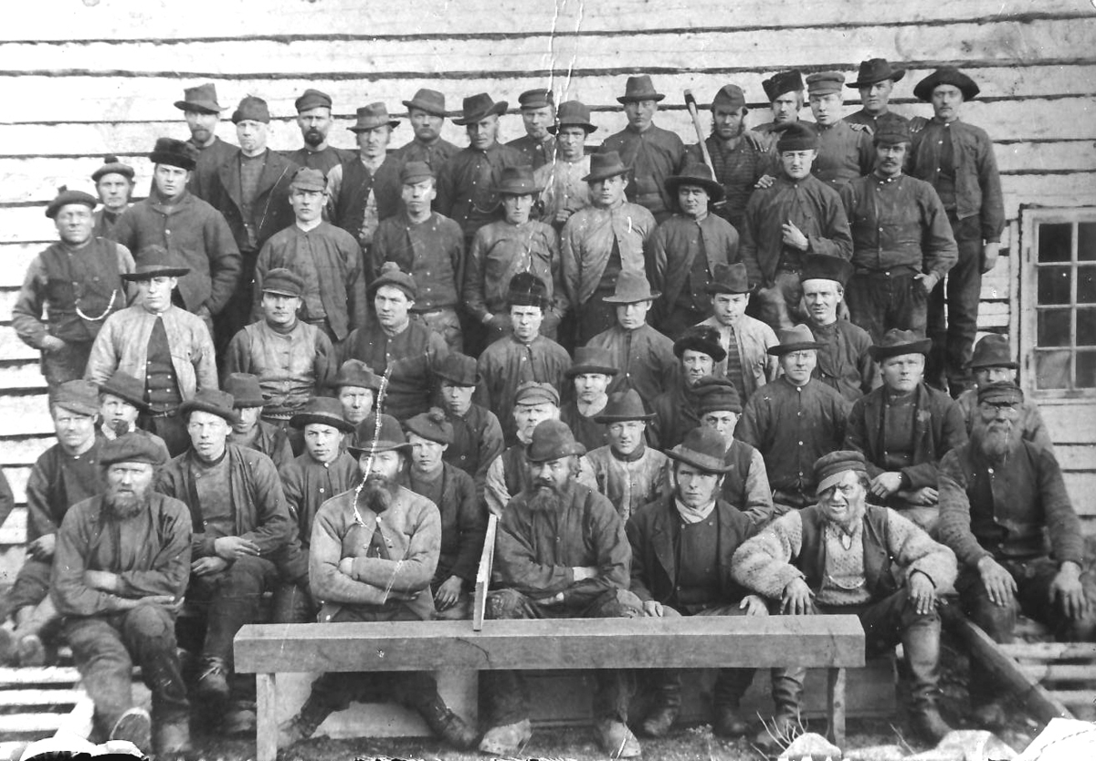 Per K. Lien, Repro: Stor gruppe arbeidsfolk, hus-, jernbane- el. veibygging ??