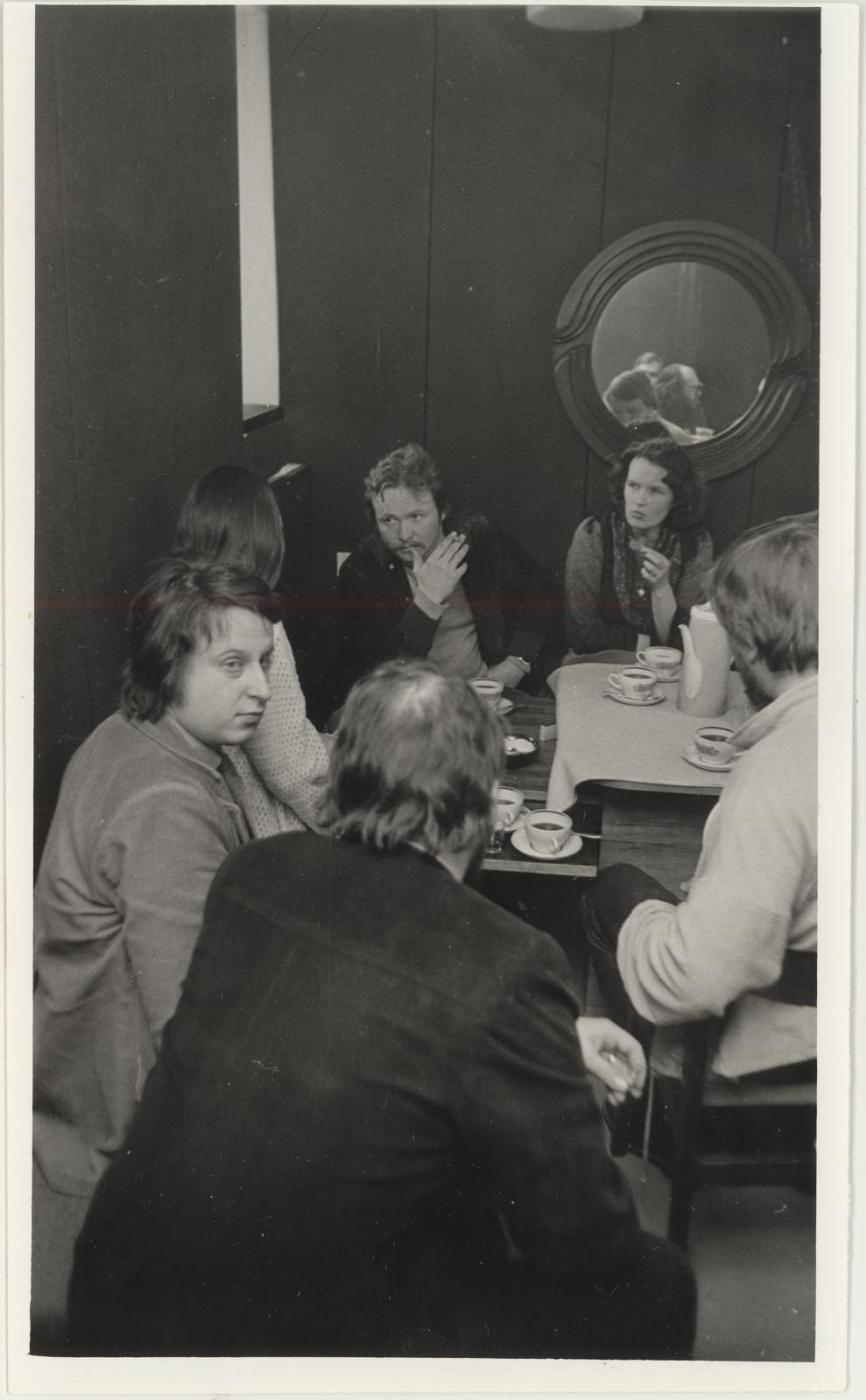 Andres (seosisik) Tolts, A. Keskküla, A. Toltsi, R. Tammiku ja J. Kase teoste näituse avamine 06.03.1981