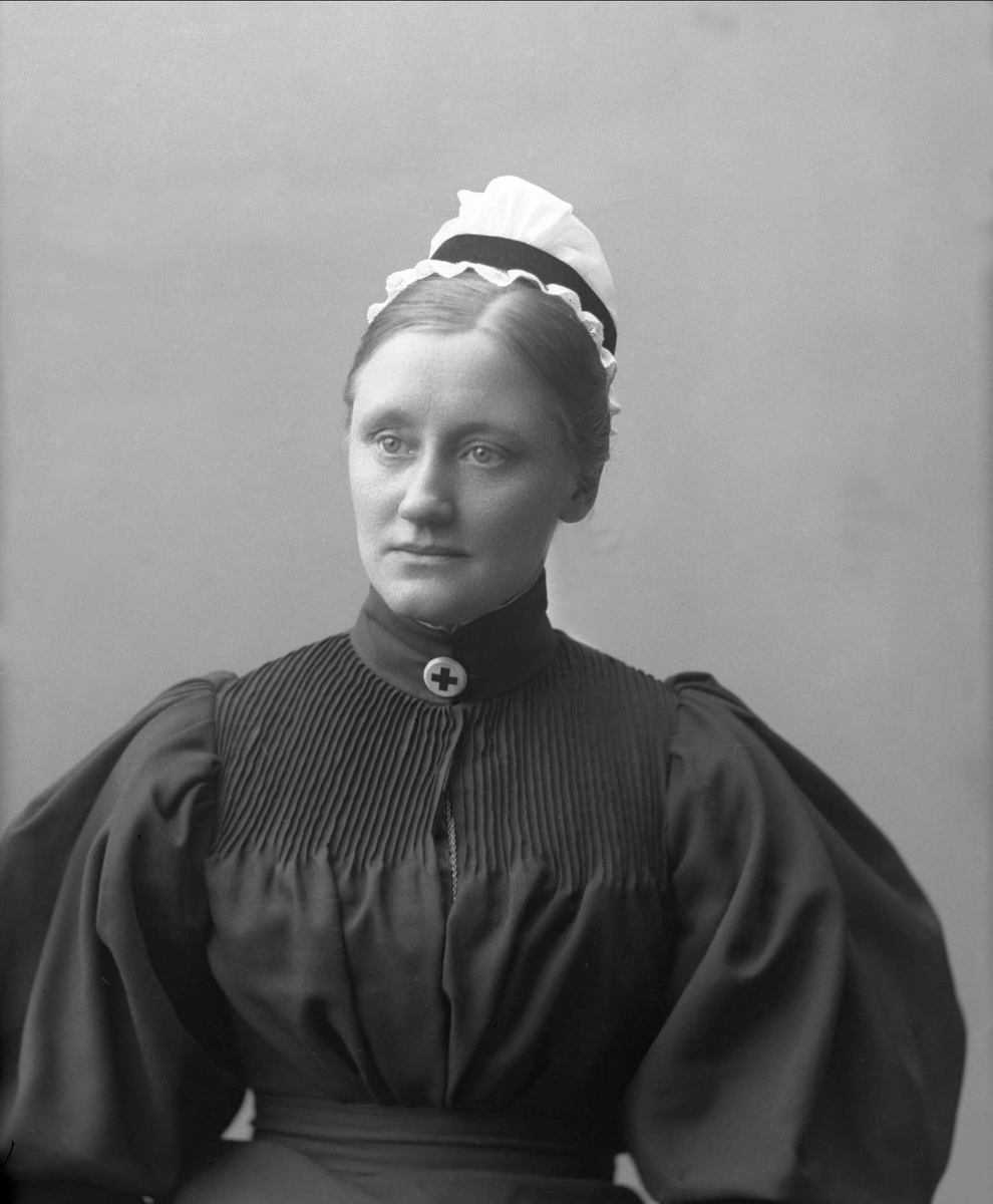 Gustav Borgen, Portrett, sykepleier i uniform. Frøken Brunskog.