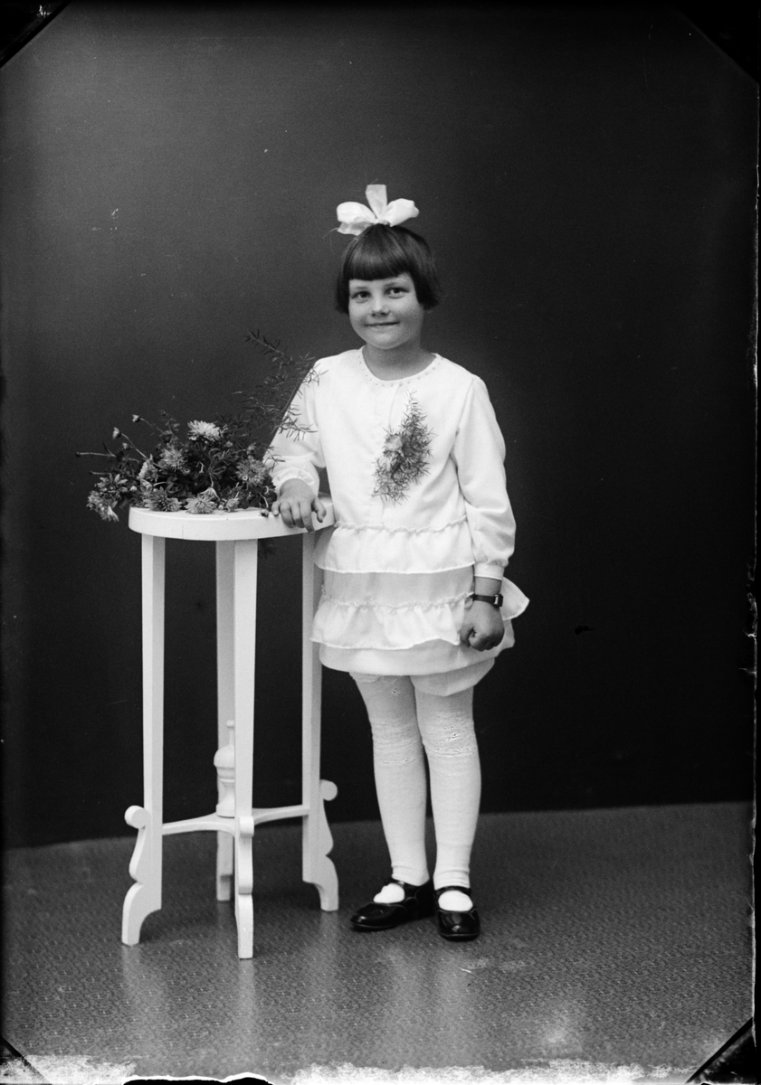 Skötsner-Edhlund, Barnporträtt - flicka, Östhammar, Uppland