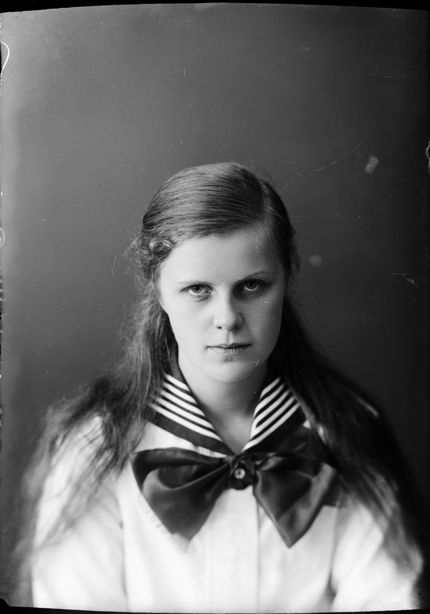 Skötsner-Edhlund, Ateljéporträtt - flicka, Östhammar, Uppland