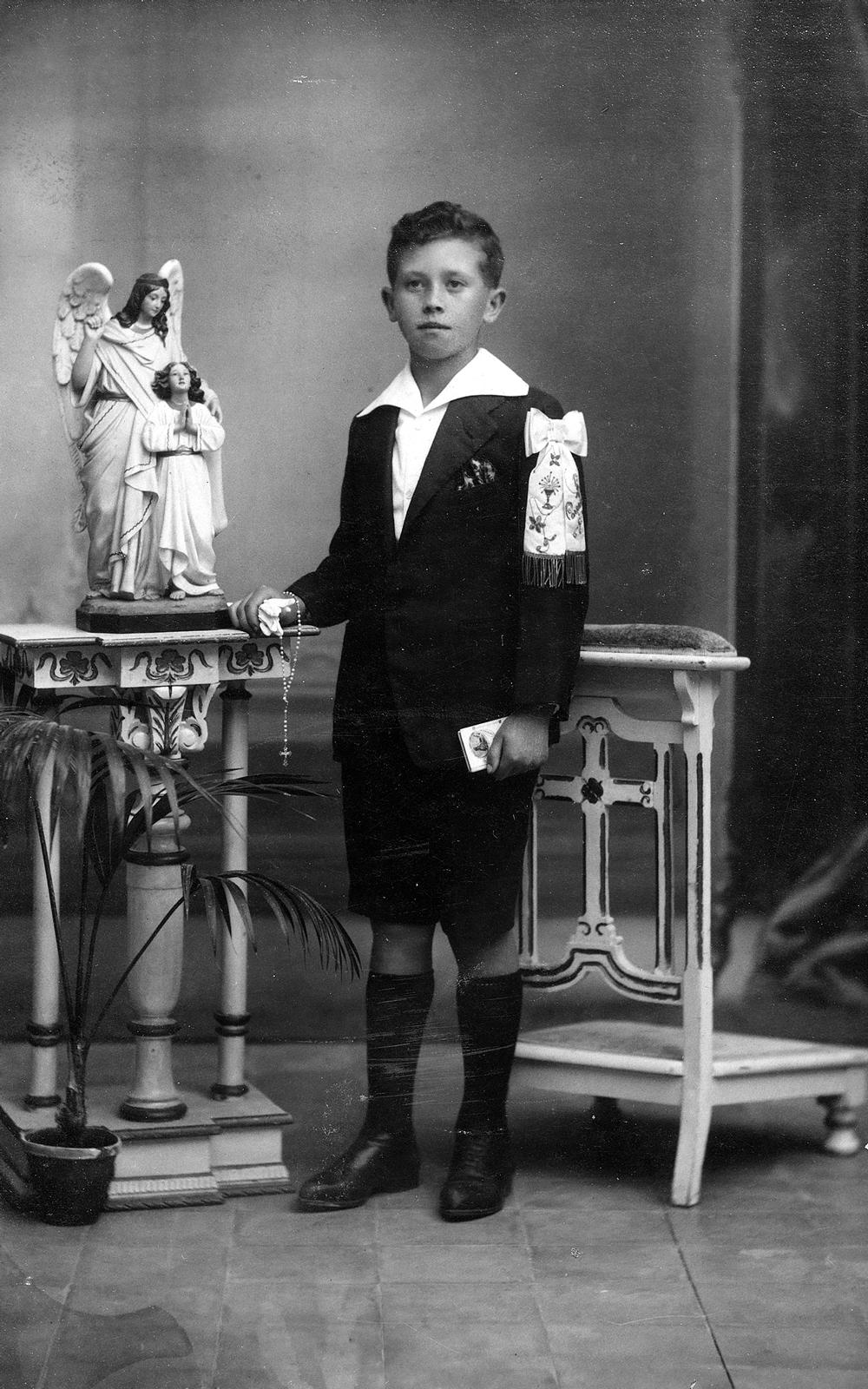 Desconegut, [First Communion]