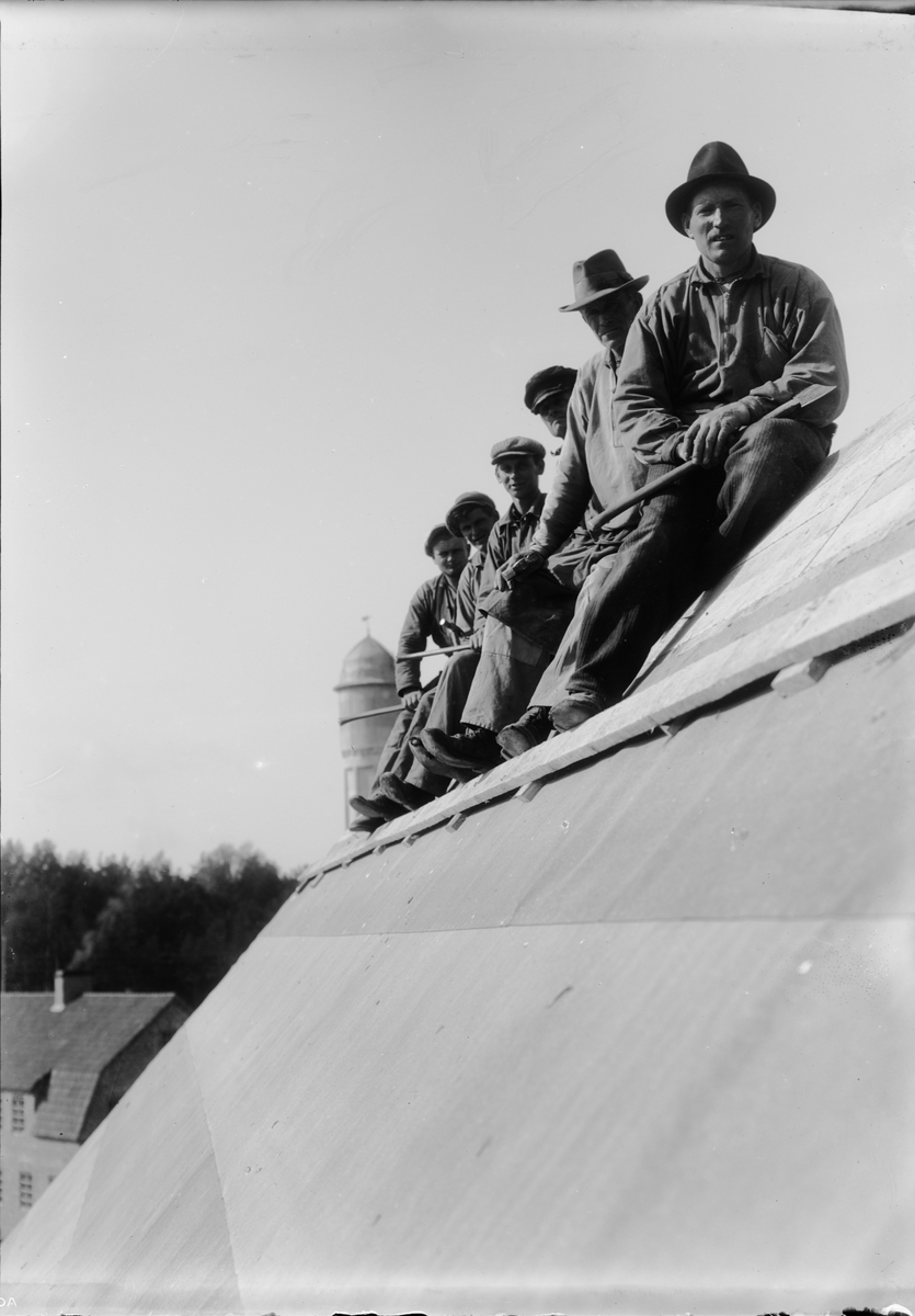 Skötsner-Edhlund, Rooffinders on the roof of the Post- and Telegraph House at the Town Hall Street, Östhammar, Uppland