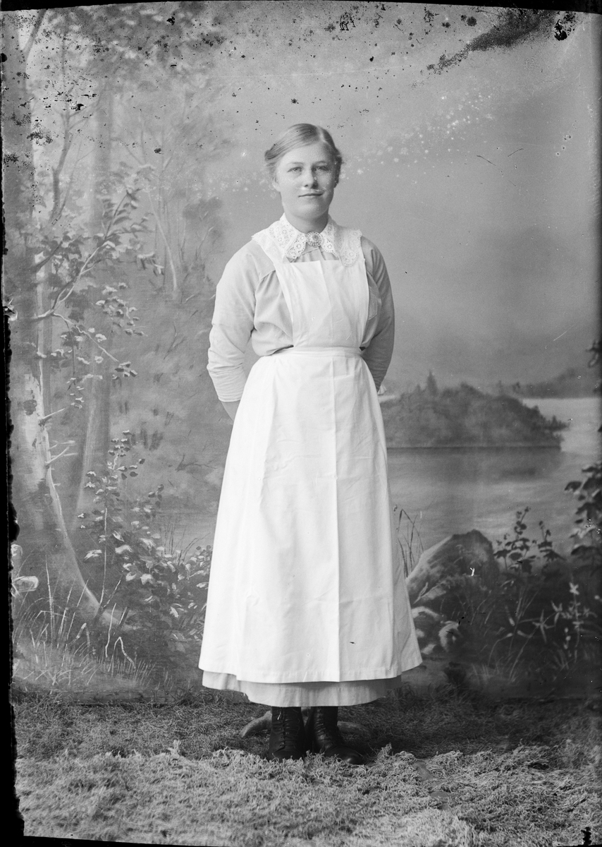 Skötsner-Edhlund, Ateljéporträtt - kvinna, Östhammar, Uppland