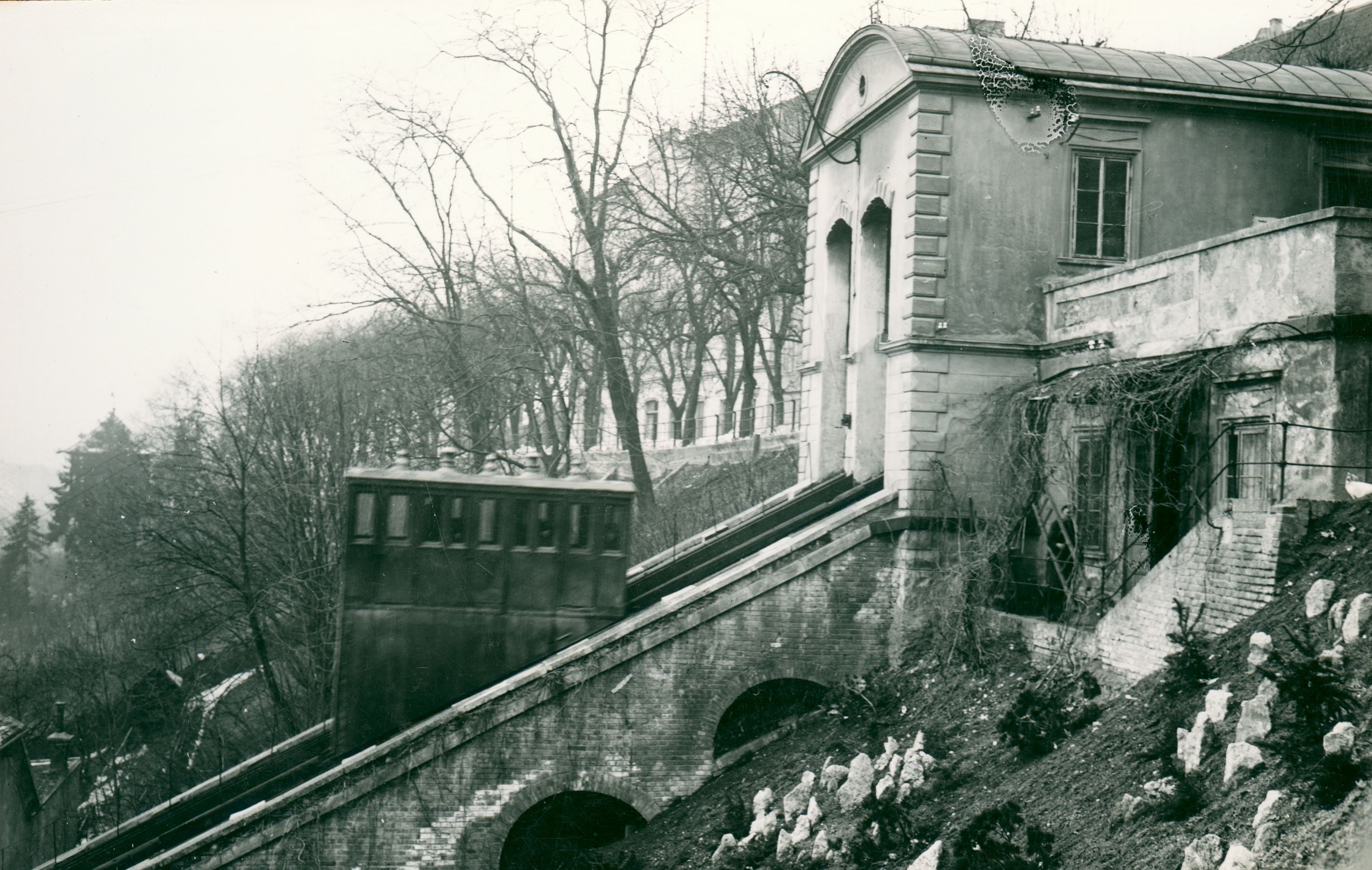 Vladimir Horvat, Zagreb (Strossmayerovo šetalište) - Uspinjača, gornje stajalište