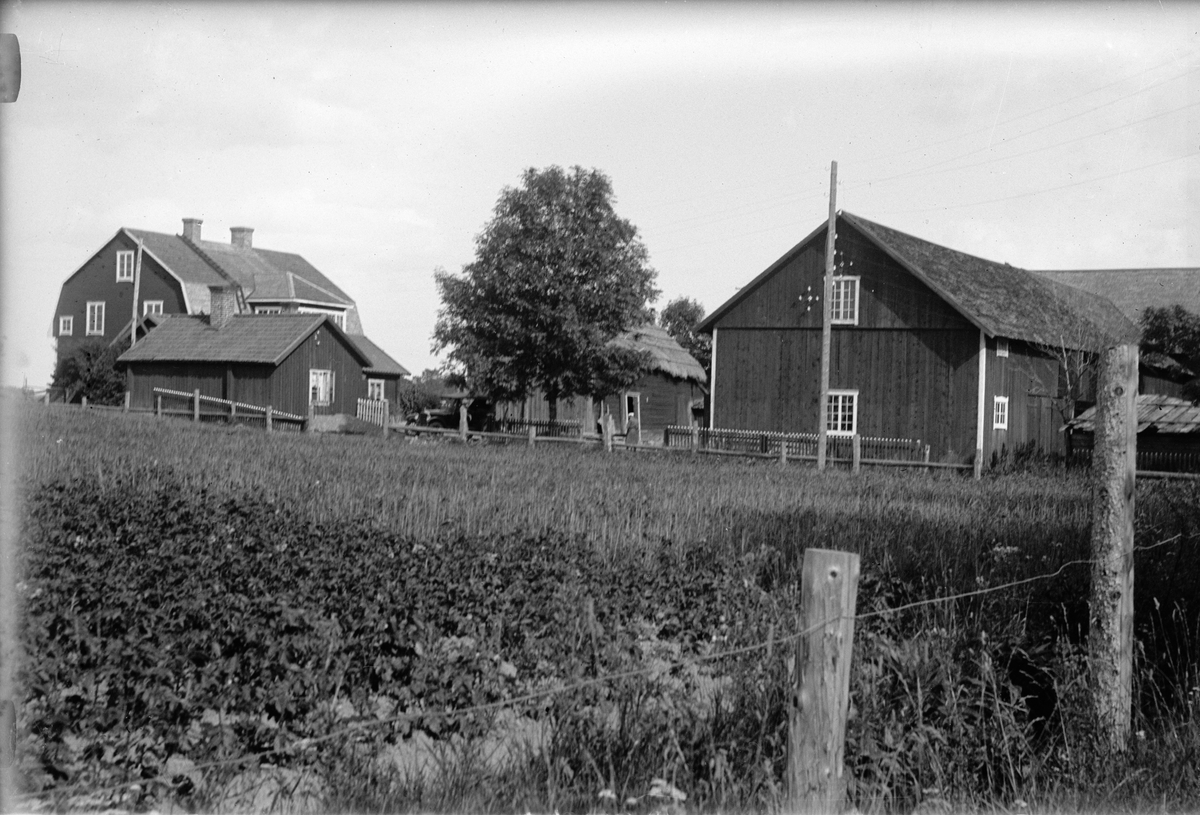 Paul Sandberg, Gårdsmiljö, Uppland sent 1920-tal eller 1930-tal
