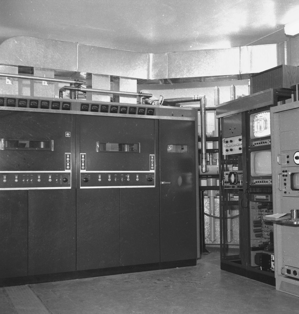 Per Magne Grue, Tynset, Tronfjell, Radiosender, Kontrollrom
