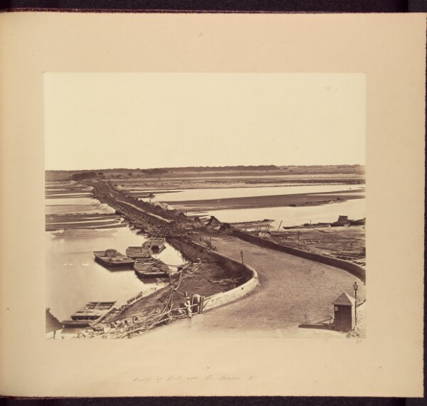 Felice Beato, Bridge of Boats over the Jumna, Taken from Lulim Ghur