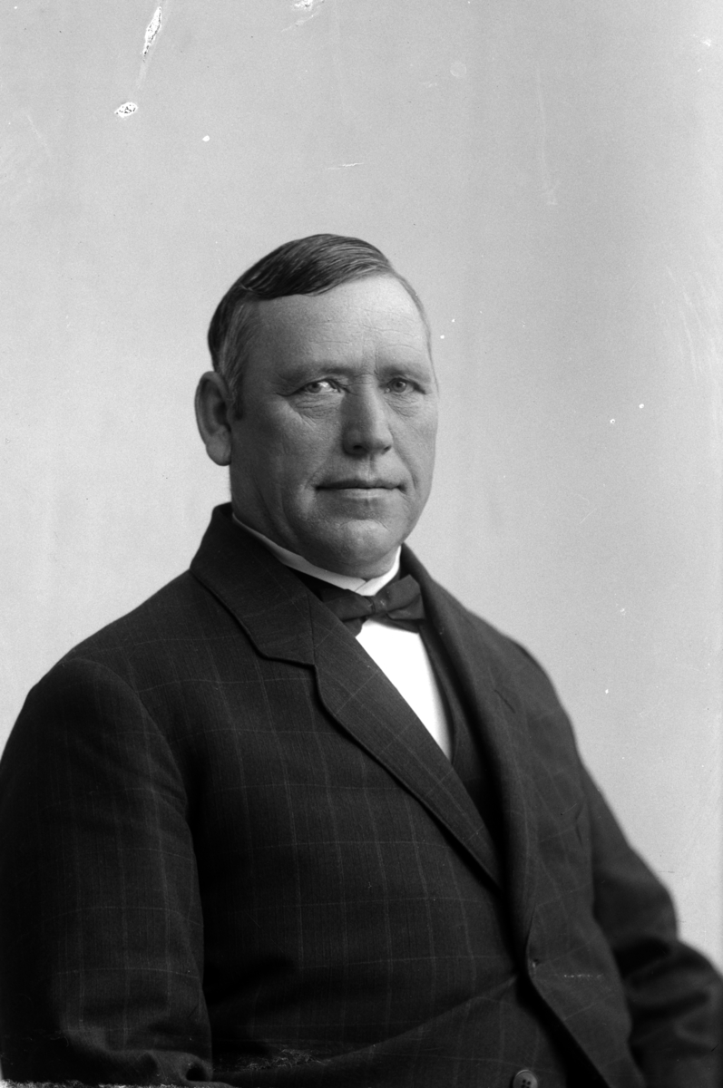 Christian Grundseth, HUMELNESSET, HALVFIG. , MANN, 32549