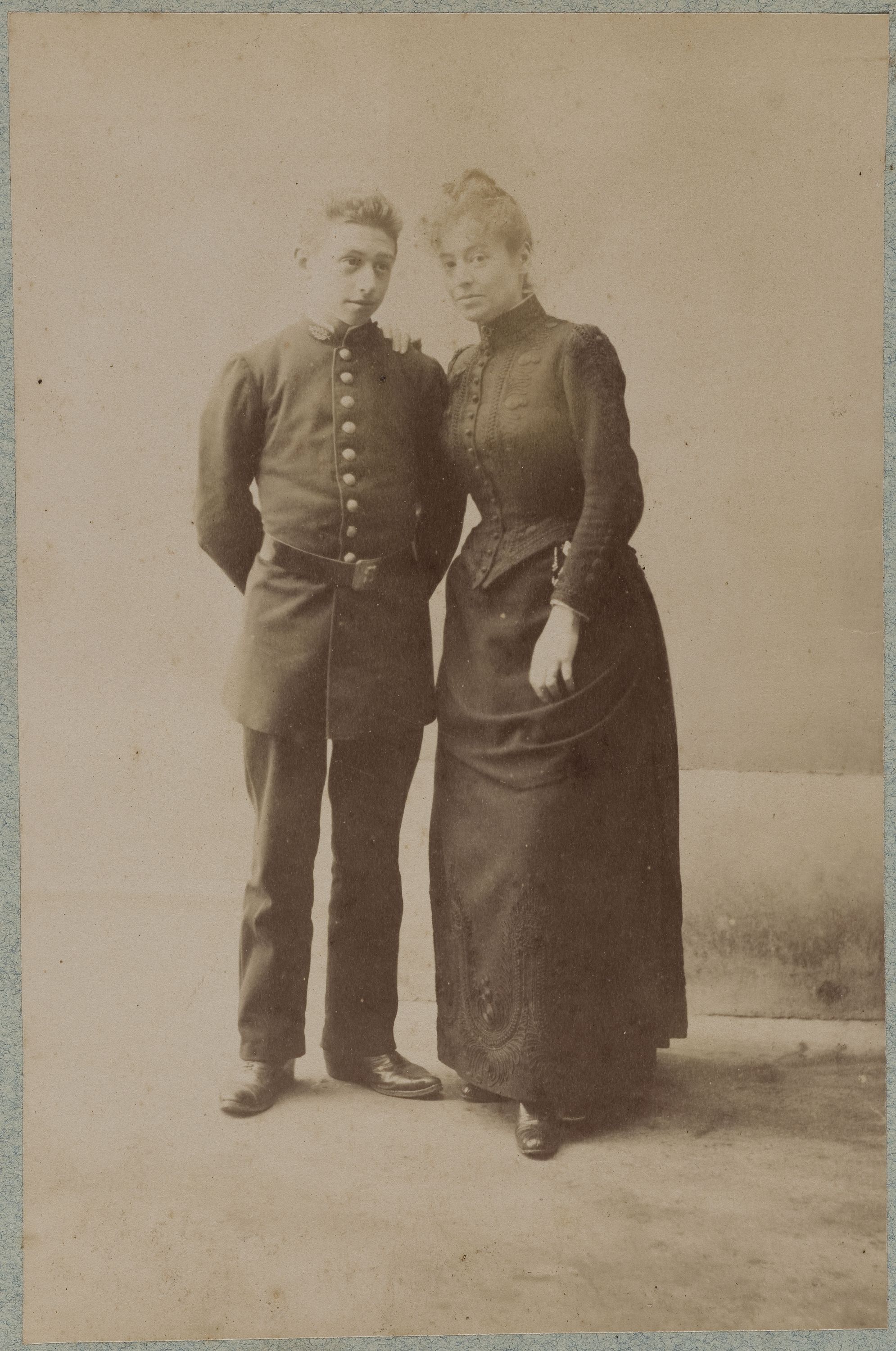 Anonyme, Portrait de jeune homme et de femme non identifiés