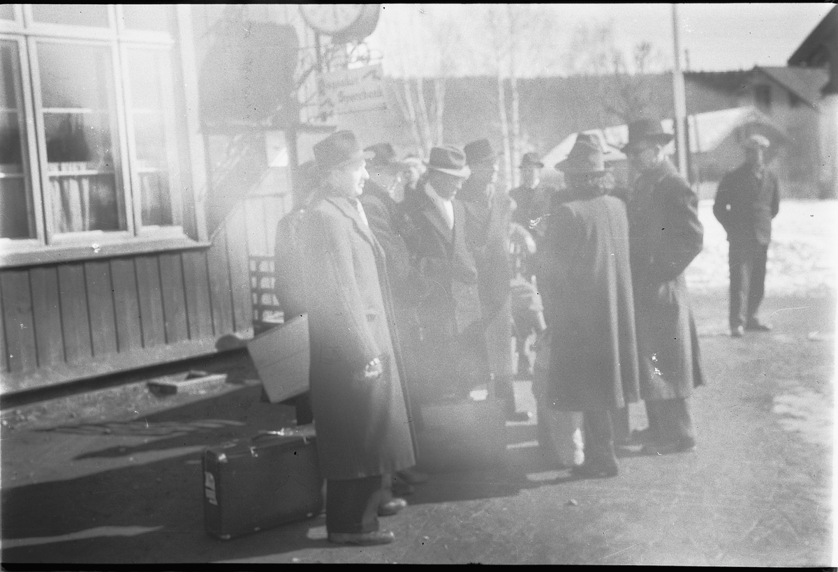 Håkon Prestkværn, Moelv jernbanestasjon,