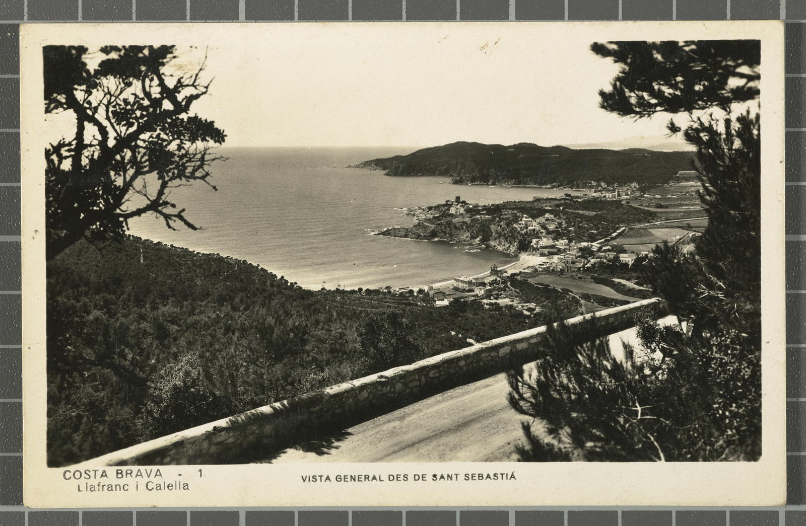 Desconegut, Costa Brava - 1. Llafranc and Calella. General view from San Sebastian