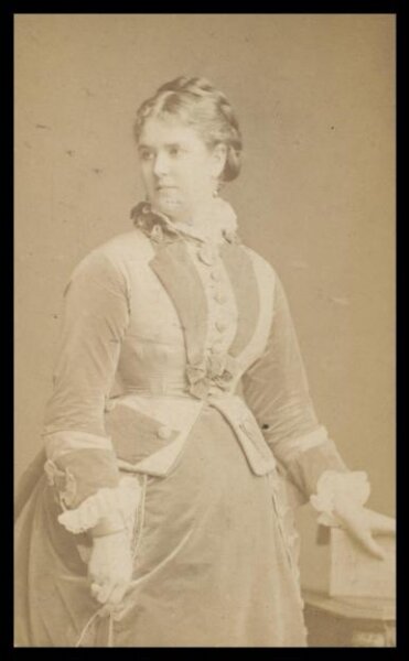 London Stereoscopic and Photographic Company, Guy Little Theatrical Photograph