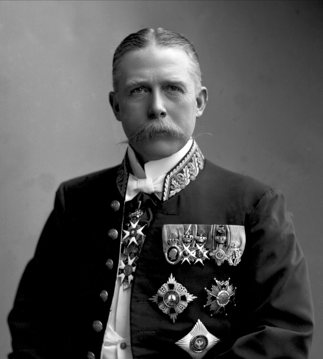 Gustav Borgen, Portrett, Fredrik Frantz Michael Wilhelm "Frits" Rustad (1852-1930) i uniform som hoffmarskalk.