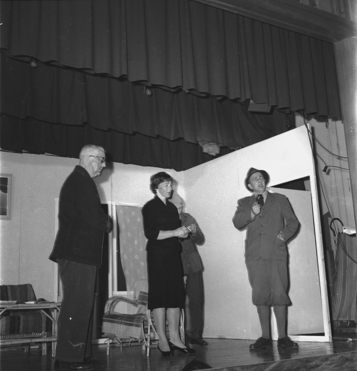 Per Magne Grue, Tynset, Teater, scene, skuespillere, kulisser, tynset dramatiske klubbs debut