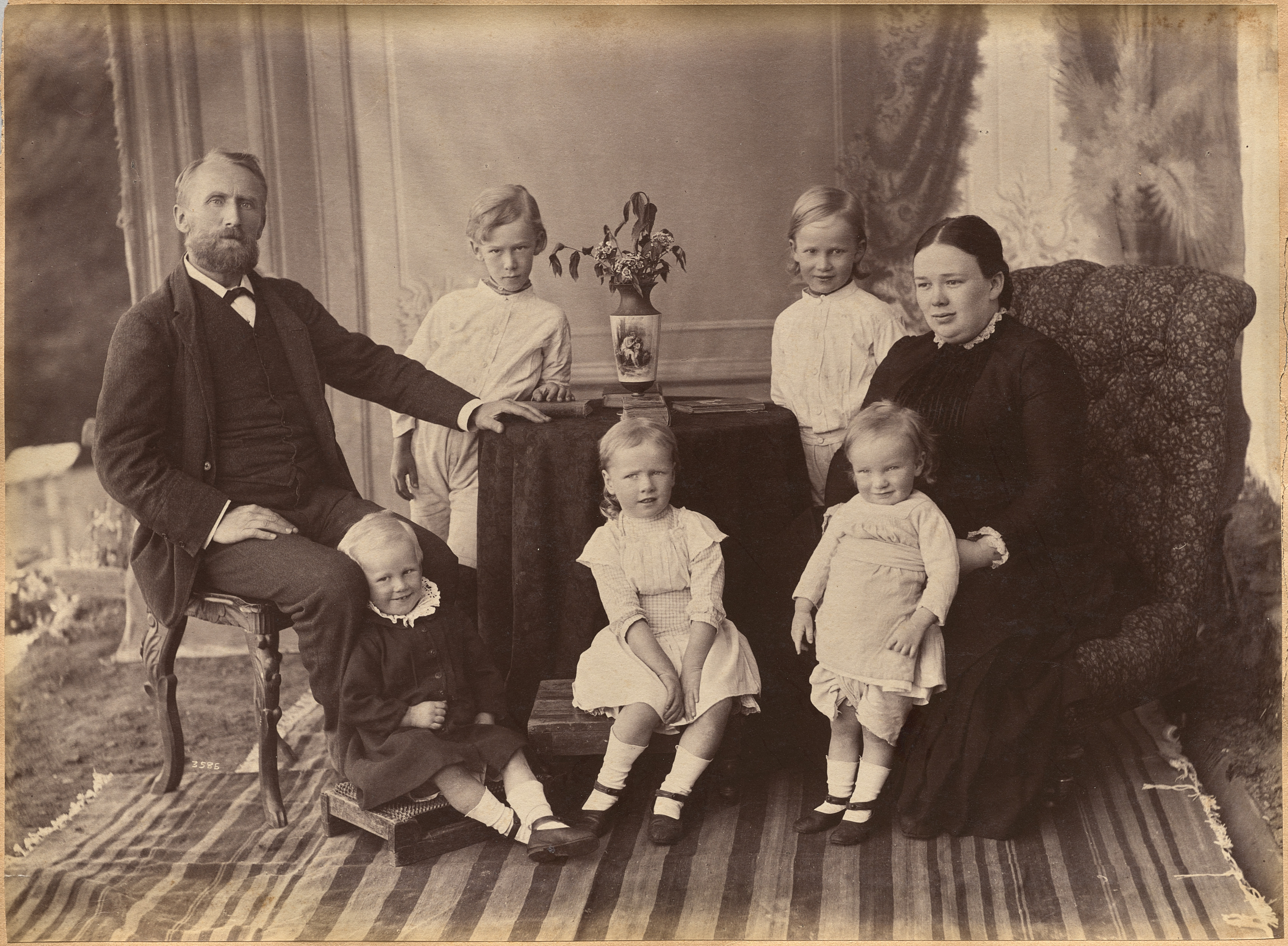 Raja Deen Dayal, Mr. Robert Holtz and family (verso)