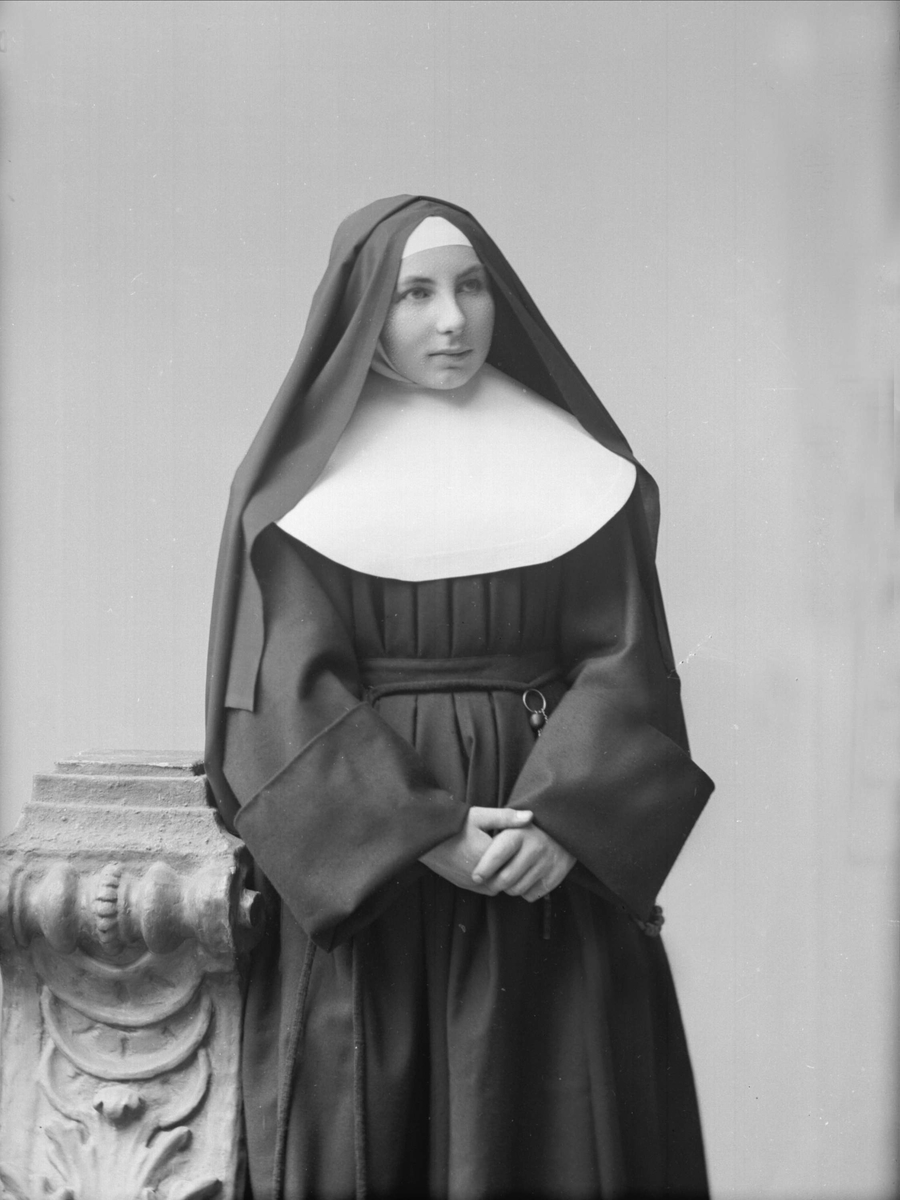 Gustav Borgen, Portrett, nonne. Søster Augusta.